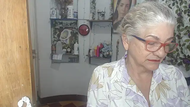 Snapshot of FunnyGrandma chatting on 05/21/26, 02:29 FunnyGrandma online show from 05/21/26, 02:29