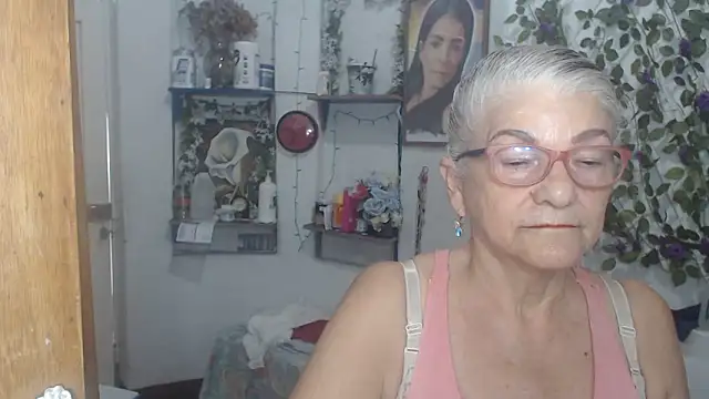 Snapshot of FunnyGrandma chatting on 05/22/26, 04:56 FunnyGrandma online show from 05/22/26, 04:56