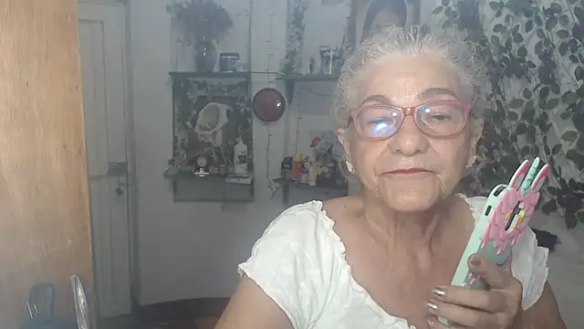 Snapshot of FunnyGrandma chatting on 05/26/26, 01:23 FunnyGrandma online show from 05/26/26, 01:23