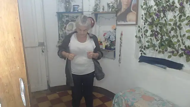 Snapshot of FunnyGrandma chatting on 06/03/26, 01:52 FunnyGrandma online show from 06/03/26, 01:52