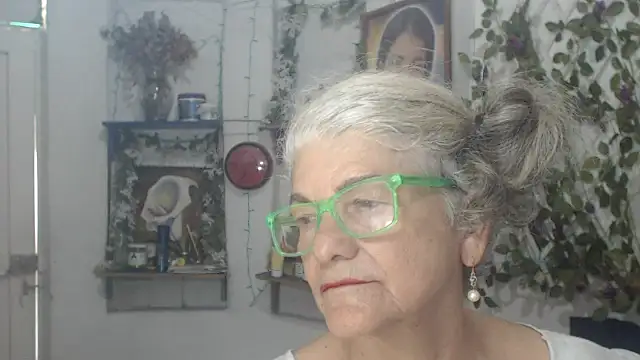 Snapshot of FunnyGrandma chatting on 07/08/26, 06:23 FunnyGrandma online show from 07/08/26, 06:23