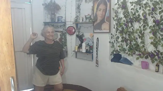 Snapshot of FunnyGrandma chatting on 07/13/26, 08:55 FunnyGrandma online show from 07/13/26, 08:55