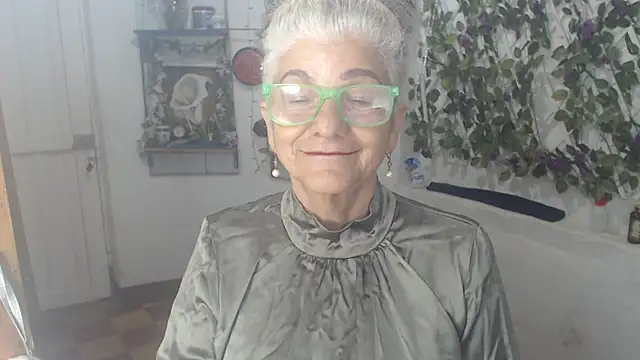 Snapshot of FunnyGrandma chatting on 07/24/26, 01:25 FunnyGrandma online show from 07/24/26, 01:25