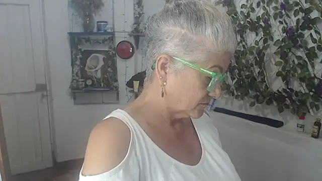 Snapshot of FunnyGrandma chatting on 07/27/26, 01:23 FunnyGrandma online show from 07/27/26, 01:23