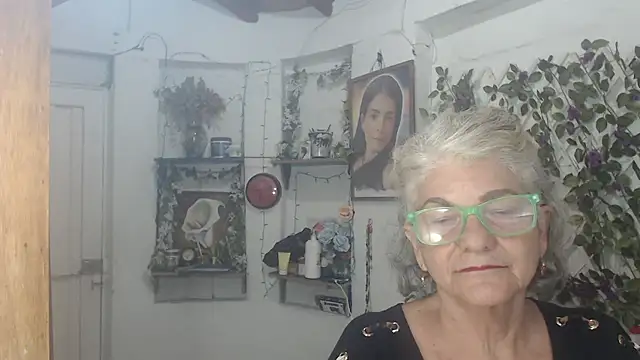 Snapshot of FunnyGrandma chatting on 07/28/26, 01:56 FunnyGrandma online show from 07/28/26, 01:56