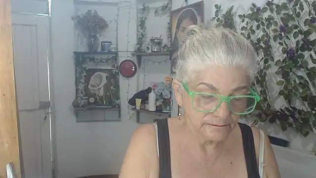 Snapshot of FunnyGrandma chatting on 07/29/26, 06:28 FunnyGrandma online show from 07/29/26, 06:28