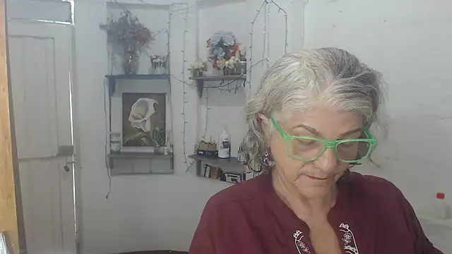 Snapshot of FunnyGrandma chatting on 07/31/26, 04:50 FunnyGrandma online show from 07/31/26, 04:50