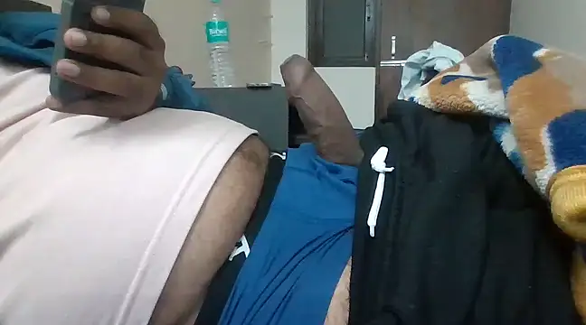 Snapshot of coolrocky346 chatting on 12/21/24, 05:07 coolrocky346 online show from 12/21/24, 05:07