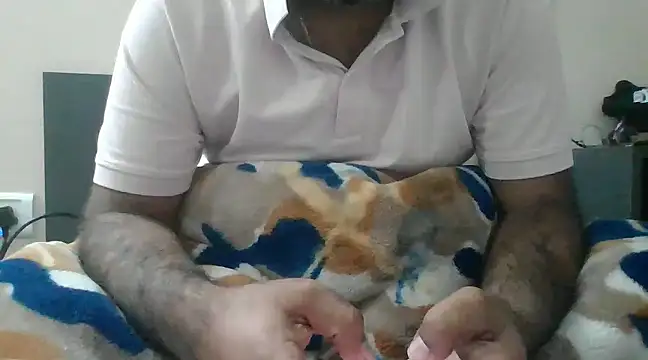 Snapshot of coolrocky346 chatting on 12/31/24, 02:14 coolrocky346 online show from 12/31/24, 02:14