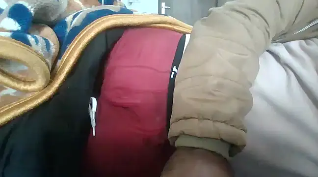 Snapshot of coolrocky346 chatting on 01/05/25, 06:35 coolrocky346 online show from 01/05/25, 06:35