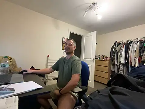 Snapshot of Kramer023 chatting on 01/07/25, 04:05 Kramer023 online show from 01/07/25, 04:05