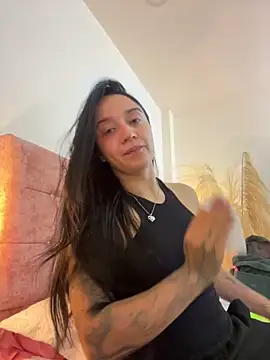 Snapshot of EmmyEvans1 chatting on 03/01/25, 07:48 EmmyEvans1 online show from 03/01/25, 07:48