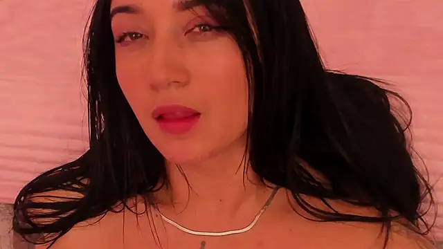 Snapshot of EmmyEvans1 chatting on 03/17/25, 10:38 EmmyEvans1 online show from 03/17/25, 10:38