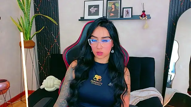EmmyEvans1 online show from 05/12/26, 07:33