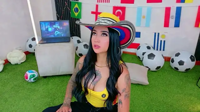EmmyEvans1 online show from 06/17/26, 07:26