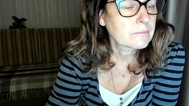 lauraoven online show from 10/27/25, 02:43