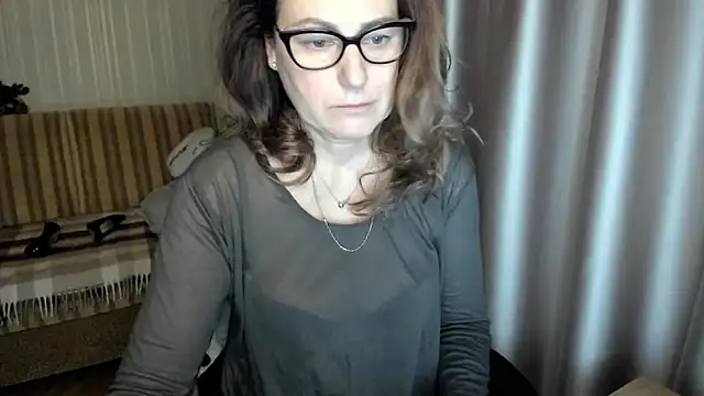 lauraoven online show from 12/20/25, 08:54