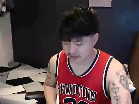 Snapshot of ASIANken911 chatting on 11/19/25, 02:28 ASIANken911 online show from 11/19/25, 02:28