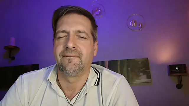 Snapshot of matrikes1 chatting on 12/20/24, 08:23 matrikes1 online show from 12/20/24, 08:23