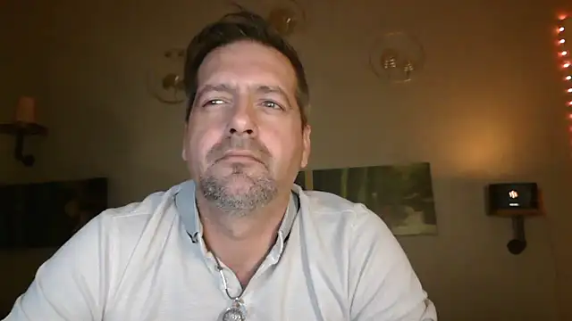 Snapshot of matrikes1 chatting on 12/21/24, 08:00 matrikes1 online show from 12/21/24, 08:00