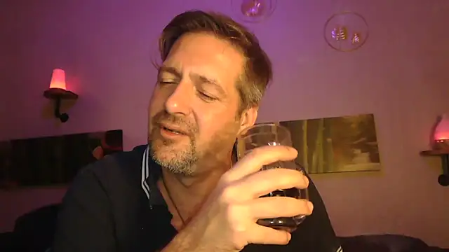 Snapshot of matrikes1 chatting on 12/27/24, 11:31 matrikes1 online show from 12/27/24, 11:31