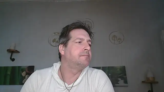 Snapshot of matrikes1 chatting on 02/02/25, 12:24 matrikes1 online show from 02/02/25, 12:24