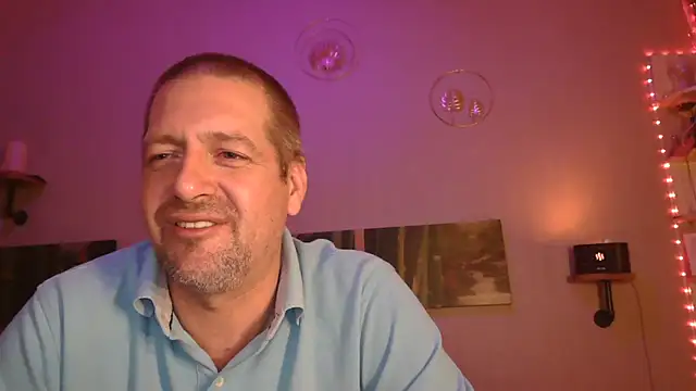 Snapshot of matrikes1 chatting on 02/14/25, 09:43 matrikes1 online show from 02/14/25, 09:43