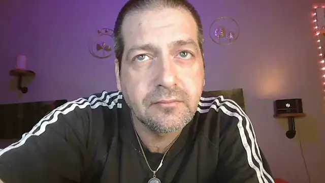 Snapshot of matrikes1 chatting on 02/17/25, 05:32 matrikes1 online show from 02/17/25, 05:32