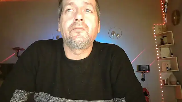 Snapshot of matrikes1 chatting on 11/22/25, 01:48 matrikes1 online show from 11/22/25, 01:48