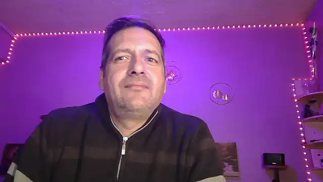 Snapshot of matrikes1 chatting on 12/22/25, 05:54 matrikes1 online show from 12/22/25, 05:54