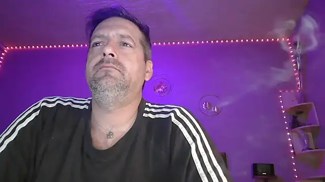 Snapshot of matrikes1 chatting on 03/15/26, 01:00 matrikes1 online show from 03/15/26, 01:00