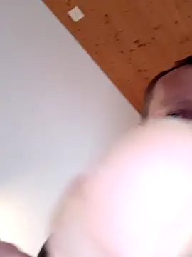 Snapshot of Kw8585kw chatting on 02/14/26, 03:31 Kw8585kw online show from 02/14/26, 03:31