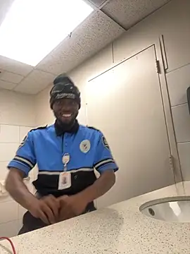 Snapshot of danieldonte chatting on 11/15/25, 05:42 danieldonte online show from 11/15/25, 05:42