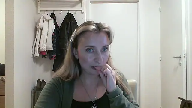 SusanCurt online show from 10/14/25, 01:12