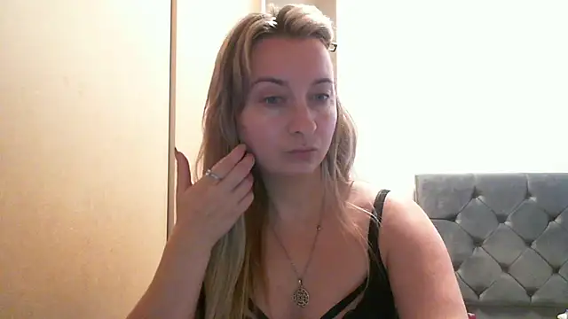 SusanCurt online show from 10/21/25, 09:10