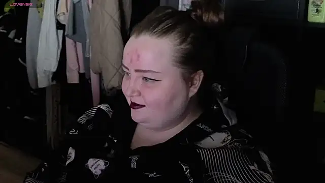 Snapshot of EMMA__CONNOR chatting on 10/15/25, 12:11 EMMA CONNOR online show from 10/15/25, 12:11