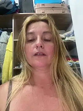 Snapshot of moniquerainx chatting on 03/28/26, 03:17 moniquerainx online show from 03/28/26, 03:17