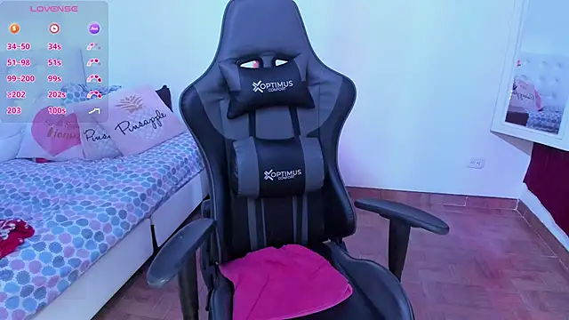 esmeralda milf online show from 03/17/25, 08:51