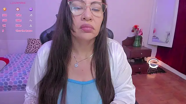 esmeralda milf online show from 10/07/25, 11:40