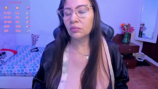 esmeralda milf online show from 10/12/25, 08:08