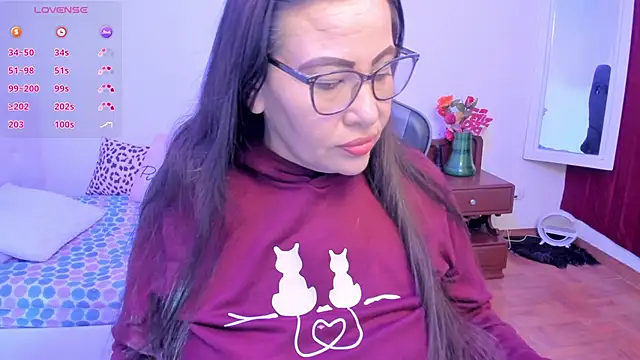 esmeralda milf online show from 10/19/25, 02:40