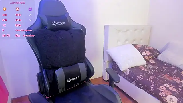 esmeralda milf online show from 11/21/25, 07:23