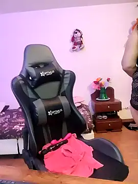 esmeralda milf online show from 03/08/26, 09:40