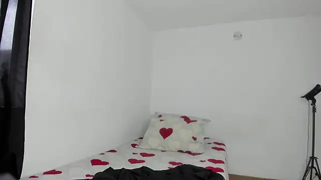 SARA TS FOX online show from 10/11/25, 09:24