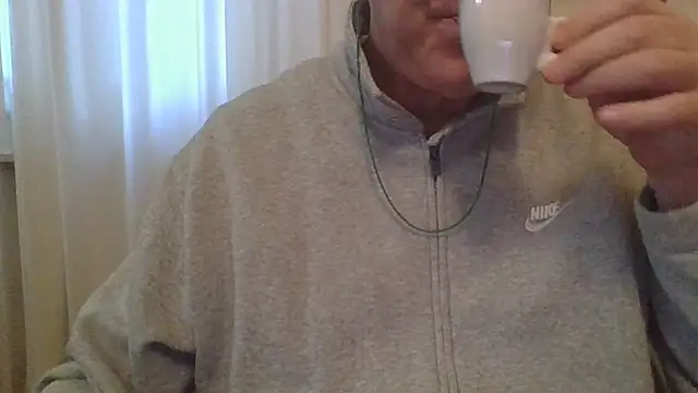 Snapshot of ANONIMO7735 chatting on 03/04/25, 06:04 ANONIMO7735 online show from 03/04/25, 06:04