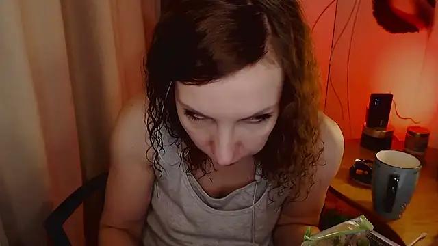 Snapshot of JohansonKatie chatting on 01/30/25, 01:31 JohansonKatie online show from 01/30/25, 01:31