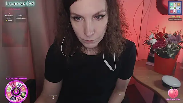 Snapshot of JohansonKatie chatting on 02/17/25, 01:32 JohansonKatie online show from 02/17/25, 01:32