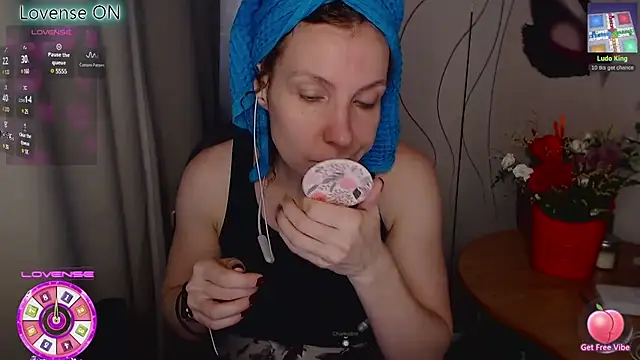 Snapshot of JohansonKatie chatting on 02/19/25, 06:55 JohansonKatie online show from 02/19/25, 06:55