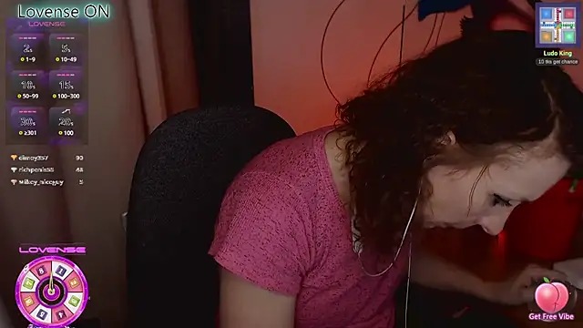 Snapshot of JohansonKatie chatting on 02/24/25, 03:09 JohansonKatie online show from 02/24/25, 03:09