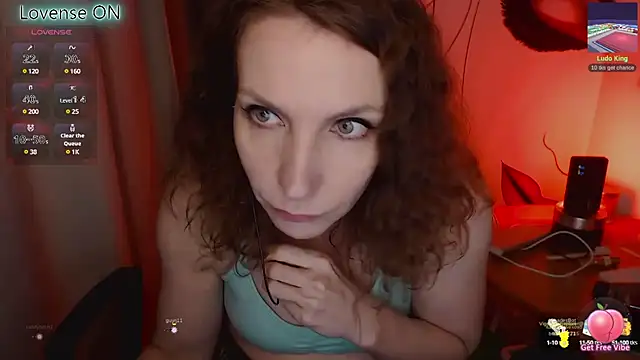 Snapshot of JohansonKatie chatting on 03/02/25, 12:09 JohansonKatie online show from 03/02/25, 12:09